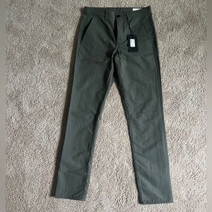 Rag & Bone: Fit 2 (Slim) Mid-Rise Water Resistant Chino - Beluga, Size 30